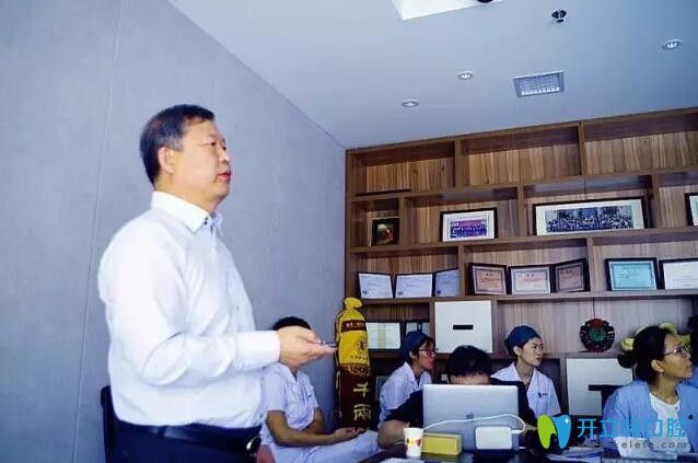 鄧春富培訓口腔醫(yī)師