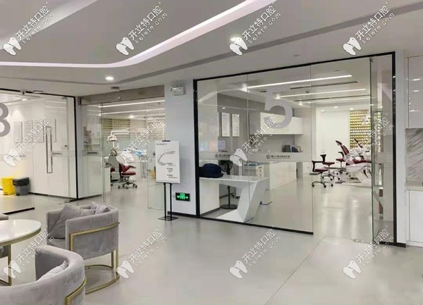 廣州穗江口腔做種植牙正規(guī)嗎，種一顆牙價(jià)格多少錢(qián)嘞？