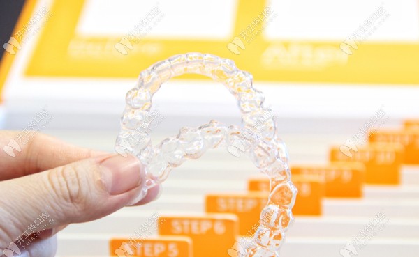easysmile輕松笑隱形牙套為什么便宜，和隱適美比哪個好